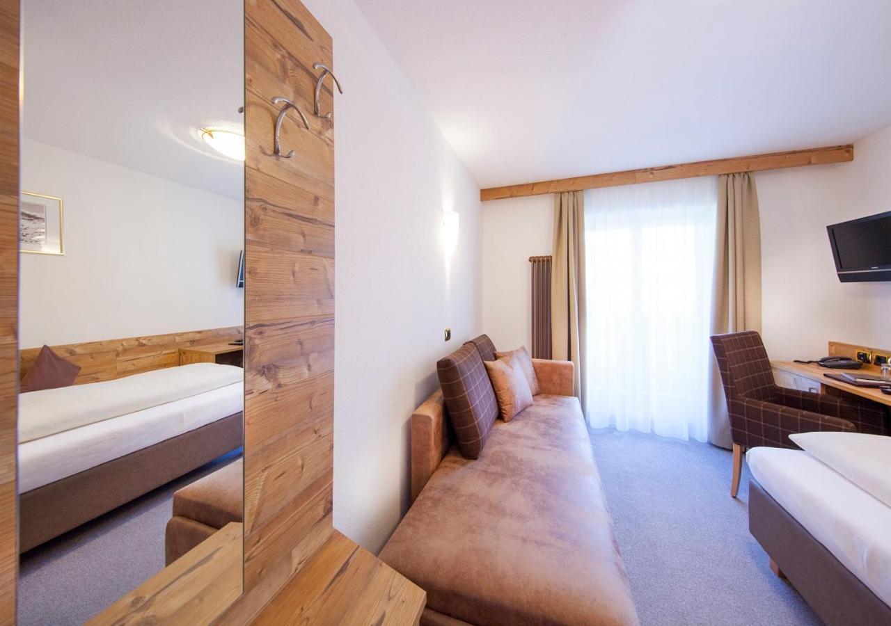 Garni Lanzinger Hotel Selva di Val Gardena Exterior photo