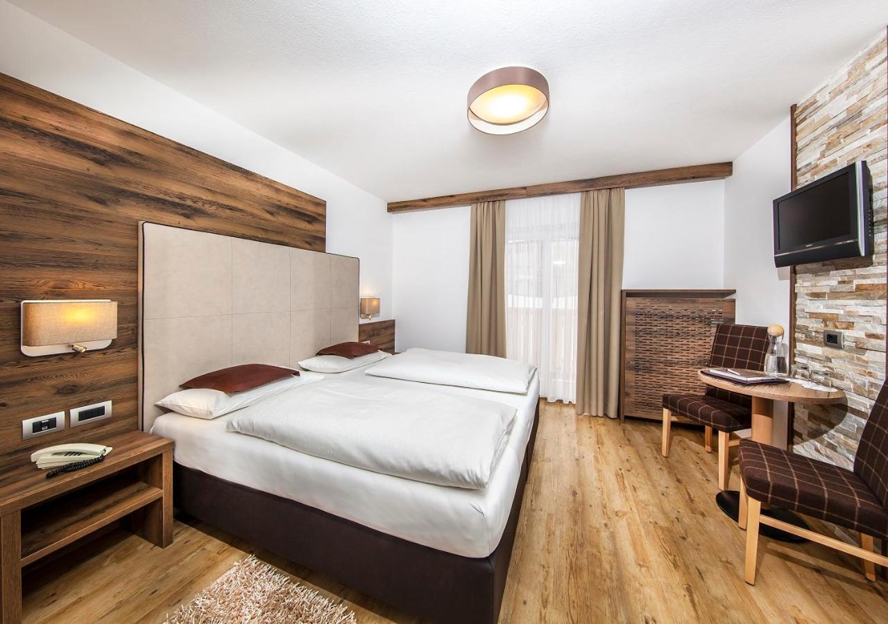 Garni Lanzinger Hotel Selva di Val Gardena Exterior photo